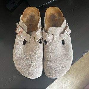 Birkenstock- Boston Soft Footbed in Taupe